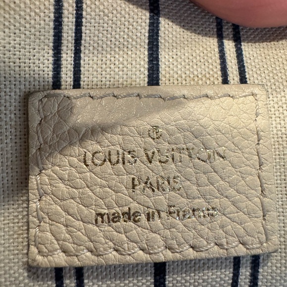 Authentic Louis Vuitton Empriente Lumineuse shoulder bag - Picture 12 of 14